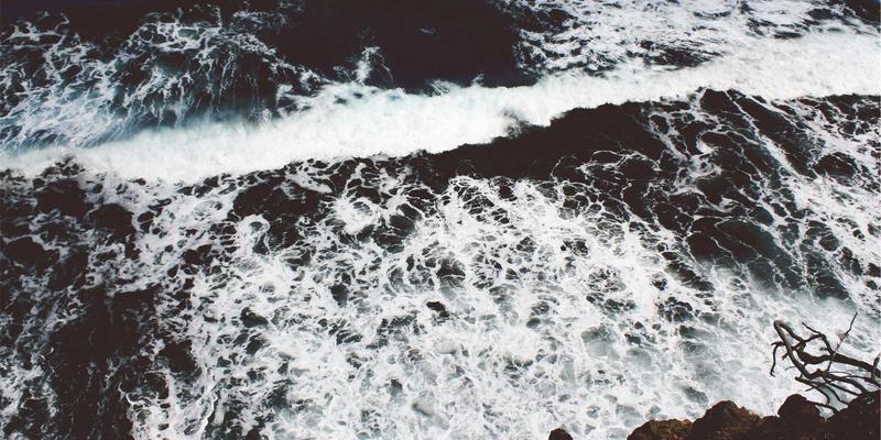 工业照明设计新标杆：朗旭防爆LED平台灯如何攻克石油化工区域照明难题