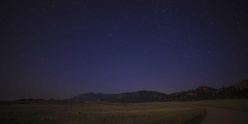 朗旭照明69：专业工程照明解决方案，引领节能灯具新纪元