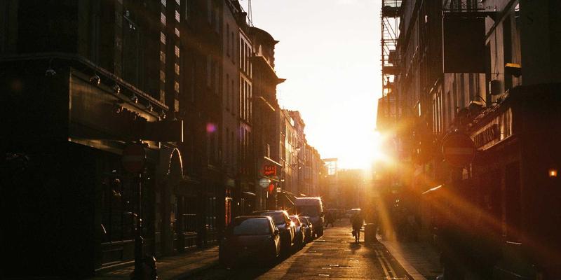朗旭照明：以专业工业照明设计与创新，照亮智造未来前景