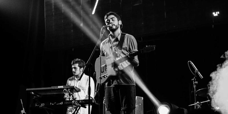 朗旭照明工业厂房高大空间照明：解决维护难与垂直照度不足的LED高天棚灯方案