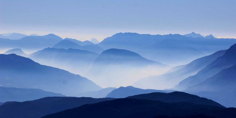 朗旭照明智慧路灯解决方案：集成环境监测与5G微基站的未来城市节点
