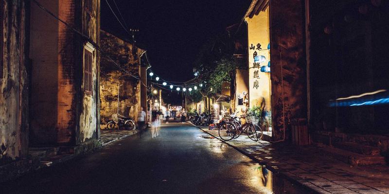 朗旭照明智能车库照明系统：基于车位感应与人员探测的节能控制逻辑深度解析